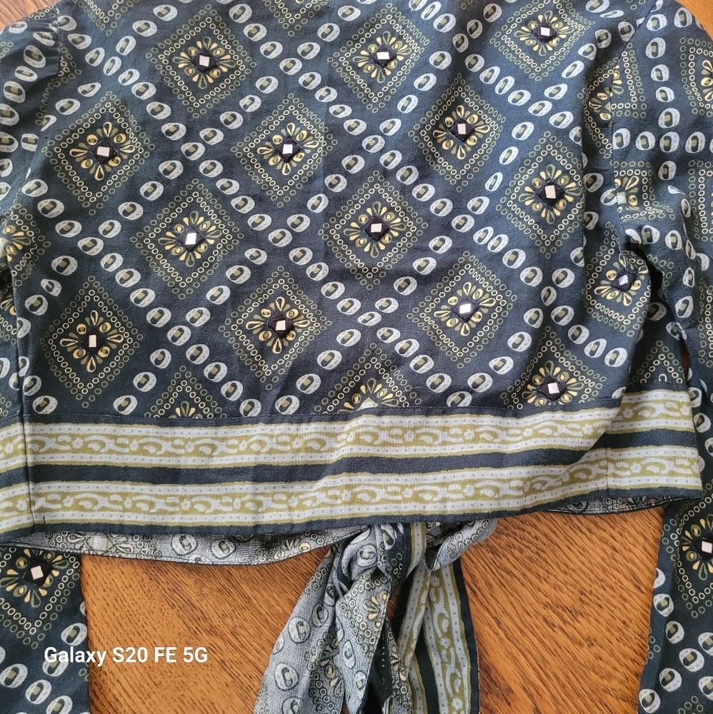 Pull&Bear Patterned Top in Green and Yellow - Picture 3 of 6